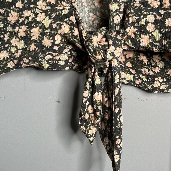 American Eagle Black and Pink Floral Tie Front Top with Bell Sleeves Sz Medium - Picture 4 of 8